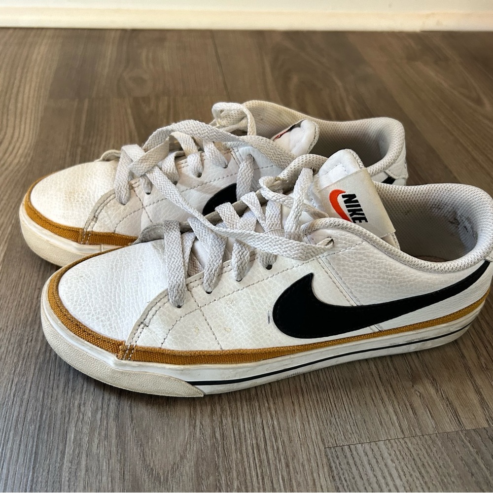 Nike Court Legacy Women’s Size 7